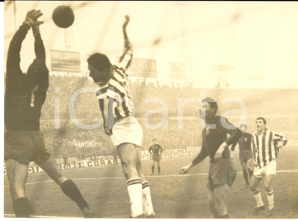 1960 ca CALCIO JUVENTUS-GENOA Il goal di Dino DA COSTA annullato - Foto 18x13 cm