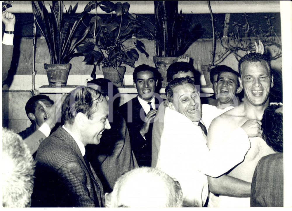 1960 ca CALCIO JUVENTUS John CHARLES esulta per sconfitta INTER - Foto 18x13