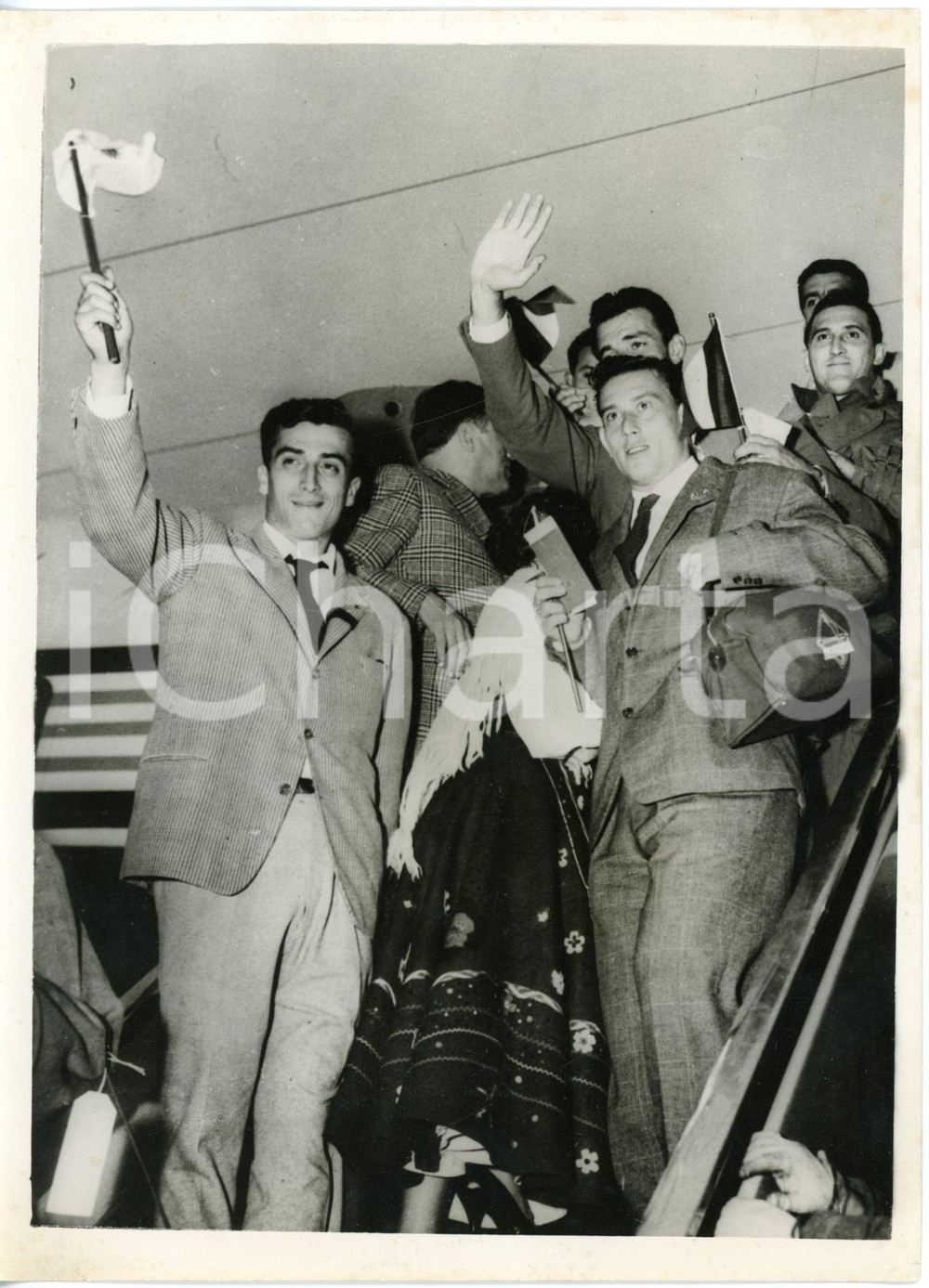 1956 BUENOS AIRES - FOOTBALL Arrival of Italian team at the airport *Photo 15x21