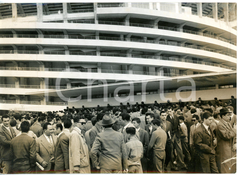 1956 MILANO CALCIO NAZIONALE Italia-Brasile - Spettatori affollano San Siro