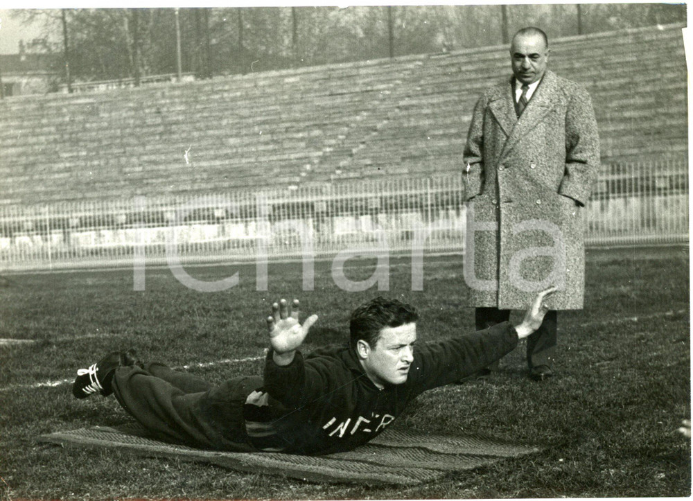 1954 MILANO Arena Civica - CALCIO INTER - Antoine BONIFACI si allena *Foto 18x13