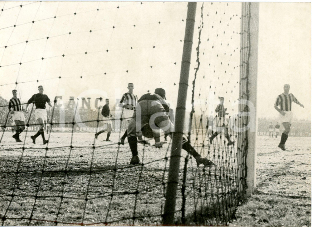 1960 UDINE CALCIO UDINESE-ROMA 3-3  Luigi BERTOSSI para tiro di Alcides GHIGGIA 