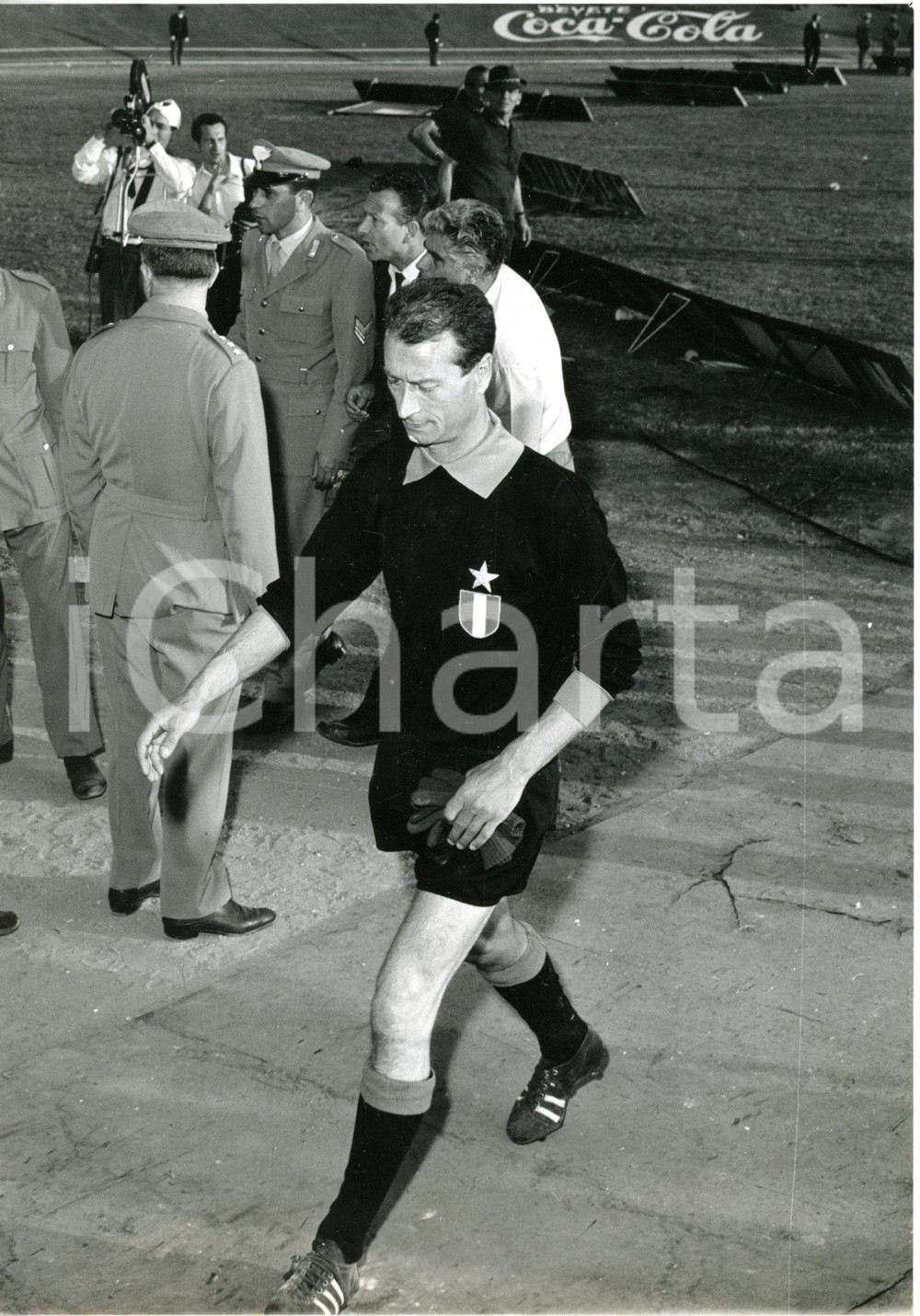 1967 CALCIO MANTOVA-INTER 1-0 Giuliano SARTI lascia il campo dopo la sconfitta