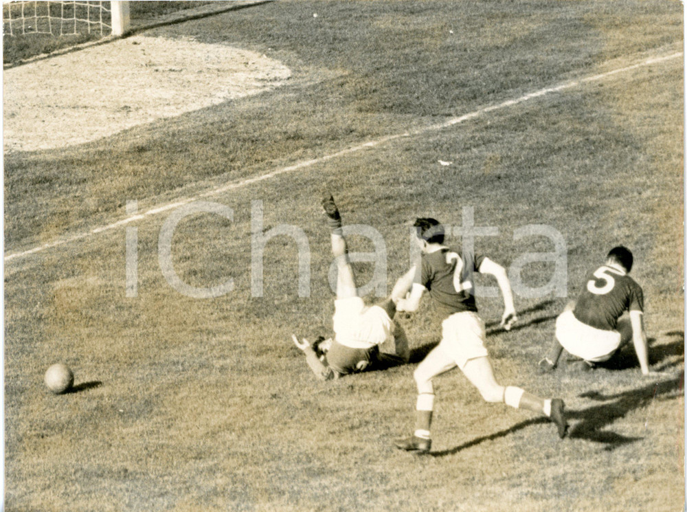 1961 BOLOGNA CALCIO NAZIONALE Italia-Irlanda del Nord 3-2 - Fallo su Omar SIVORI