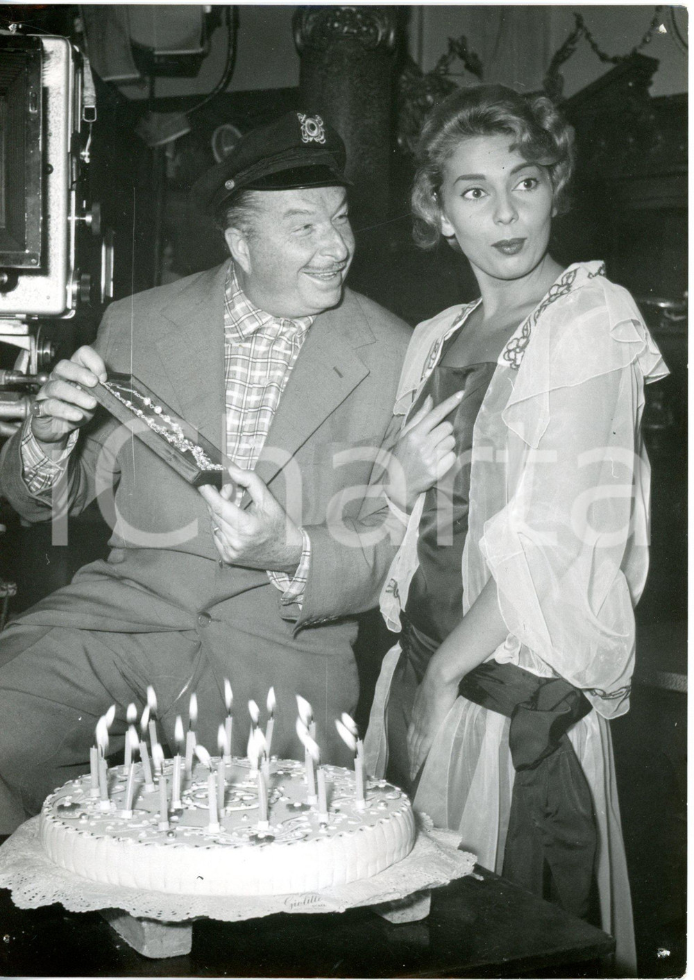 1956 ROMA Abbe LANE festeggia il compleanno con Xavier CUGAT sul set - Foto