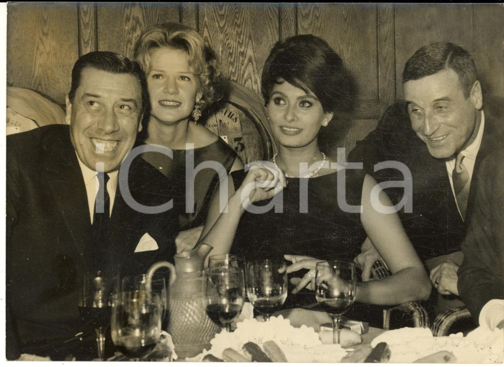 1961 PARIS - FERNANDEL Laurence CHRISTOL Sophia LOREN e Carlo PONTI - Foto 18x13