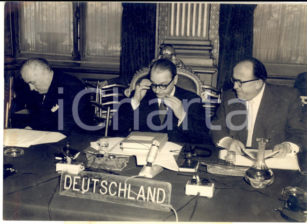 1957 PARIS Karl Friedrich OPHULS Heinrich VON BRENTANO Muller ARNACK *Foto