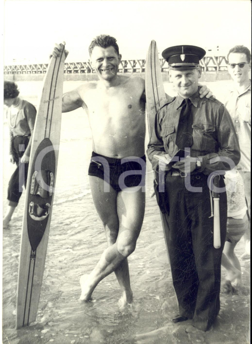 1957 CALAIS SCI NAUTICO Gerard KUITERS dopo la traversata della Manica *Foto