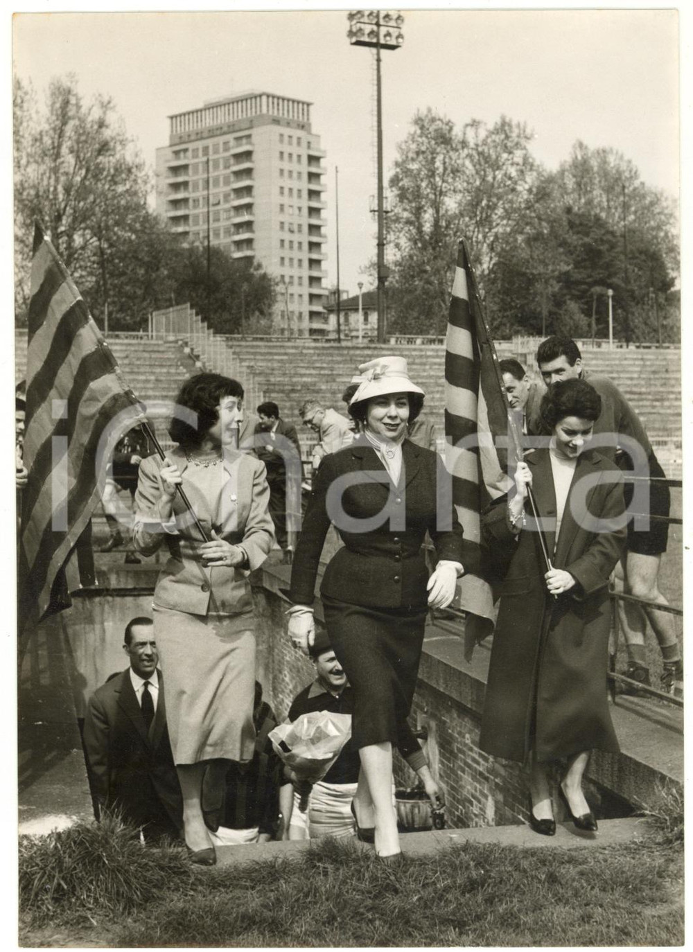 1957 MILANO Giulietta SIMIONATO madrina partita CALCIO del TEATRO ALLA SCALA