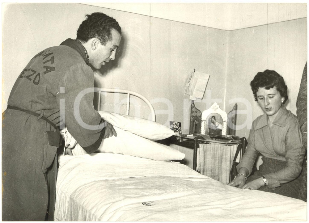 1955 OSPEDALE DI AREZZO Pugile Mario D'AGATA con la fidanzata Luana BACCI *Foto 