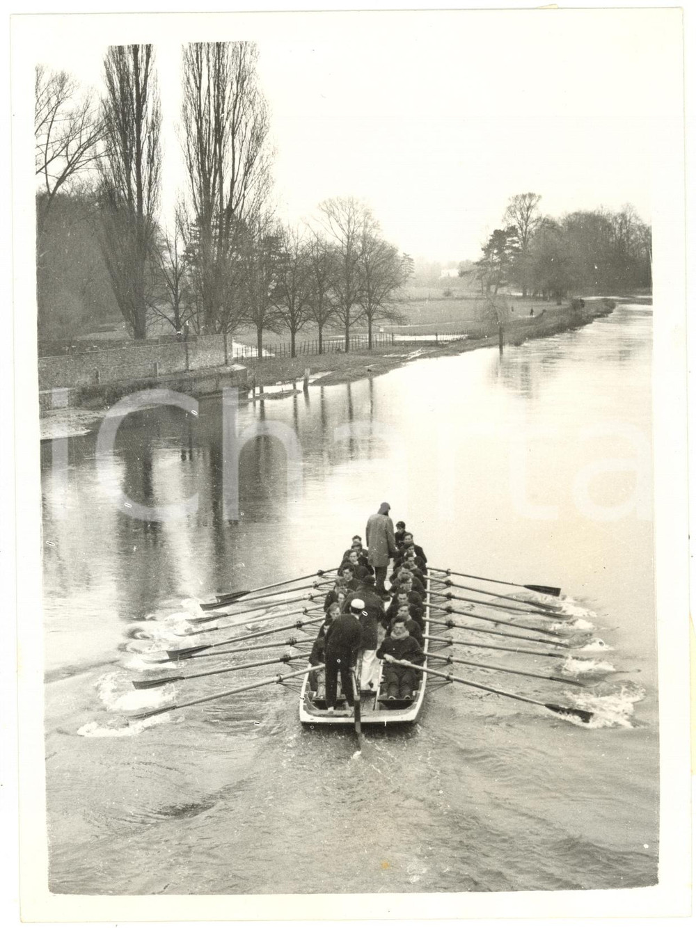 1961 WALLINGFORD OXFORD training with coaching tug "Leviathan" for Boat Race