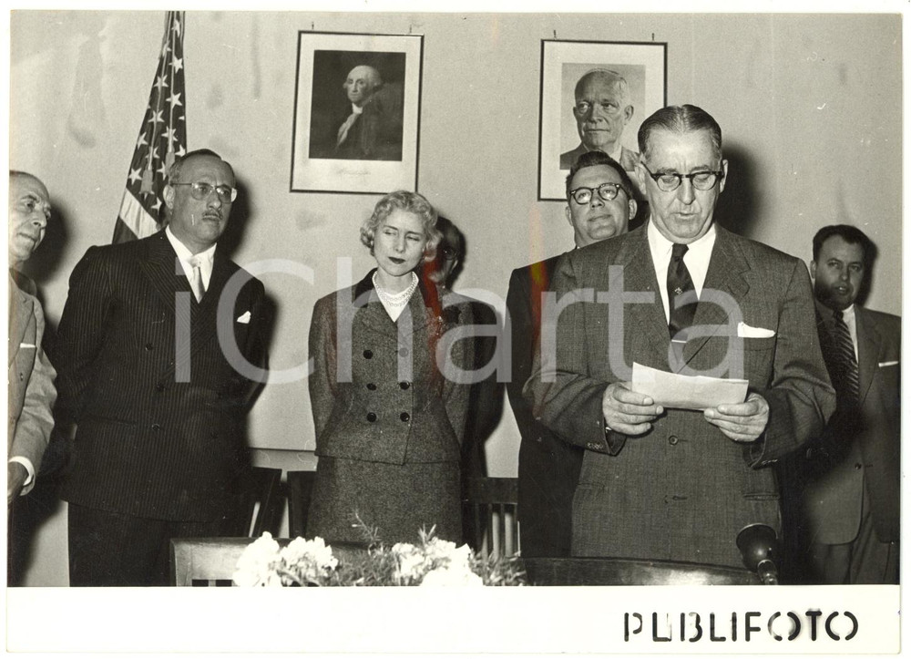 1953 NAPOLI - Clare BOOTHE LUCE alla celebrazione per il REFUGEE RELIEF ACT Foto