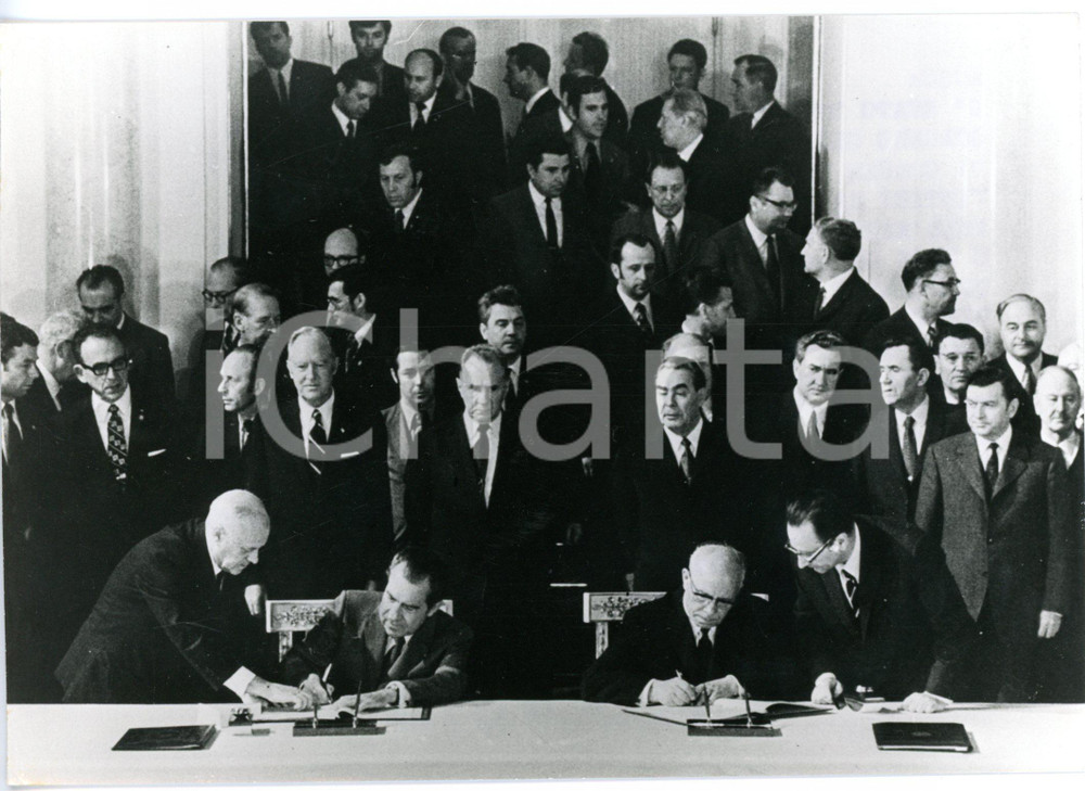 1972 MOSCA Richard NIXON e Nikolaj PODGORNY firmano accordi ufficiali USA-URSS
