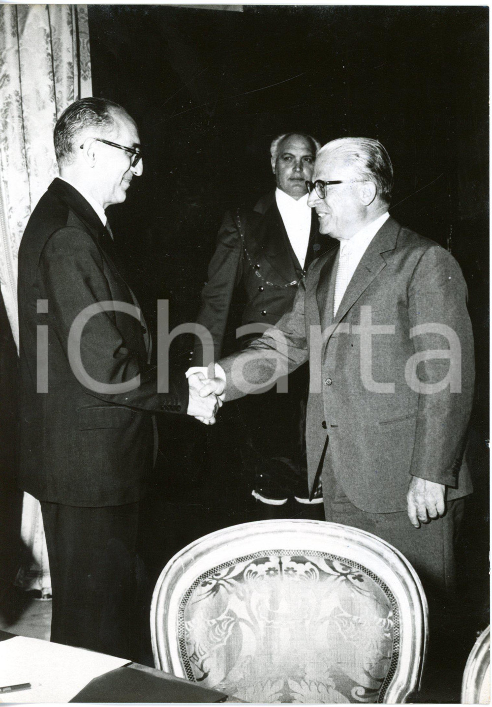 1960 ROMA - Giovanni GRONCHI accoglie Arturo FRONDIZI presidente argentino 