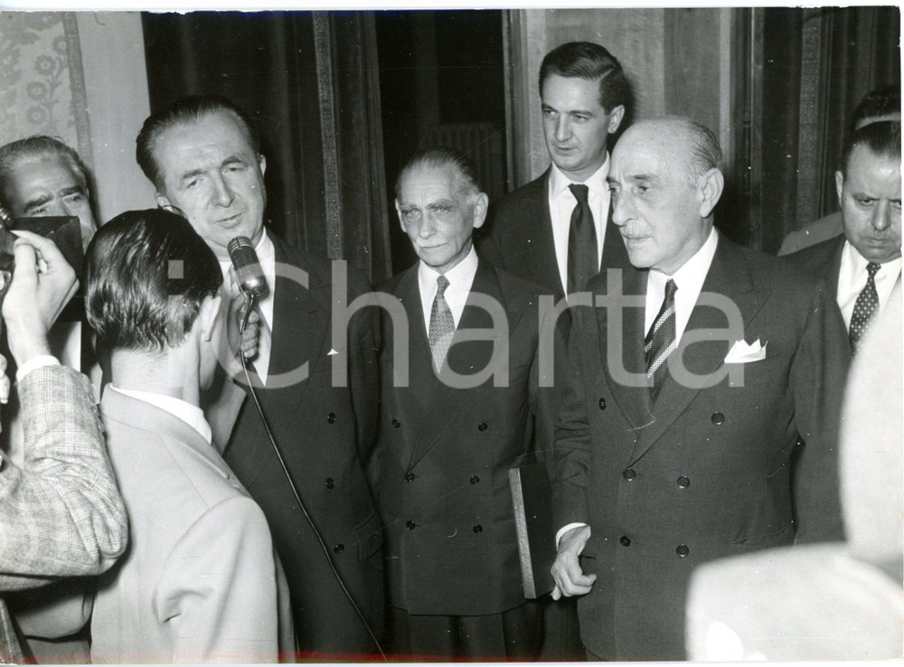 1953 ROMA Viminale - Giuseppe PELLA e Alexandros PAPAGOS durante un'intervista