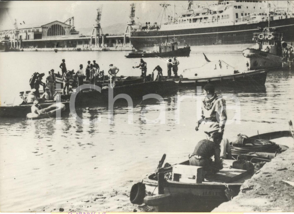 1959 MARSEILLE Soccorsi dopo l'esplosione di un residuato bellico tedesco *Foto