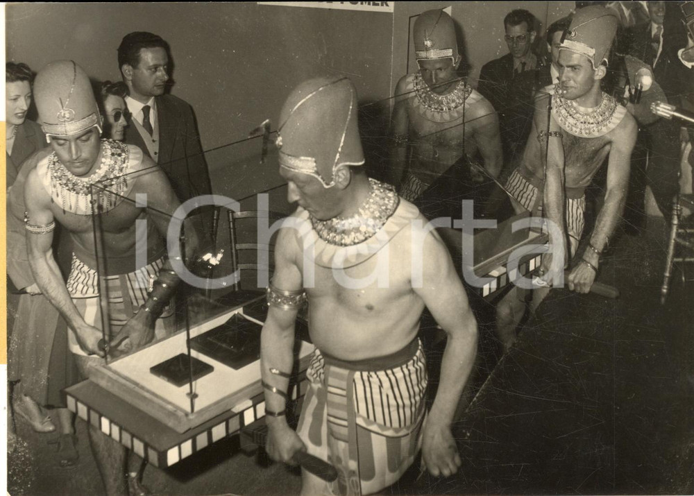 1958 NEUILLY-SUR-SEINE Inauguration pyramide avec objets modernes *Photo 13x18