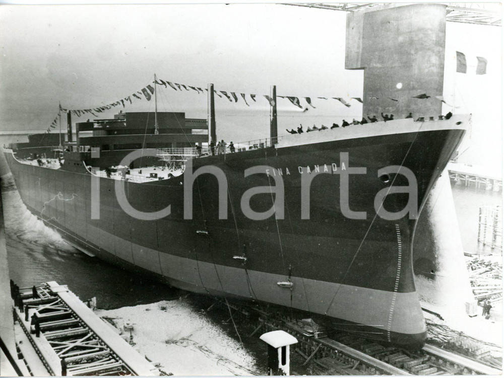 1956 GENOVA Cantiere Ansaldo - La nuova nave FINA CANADA dopo il varo *Foto