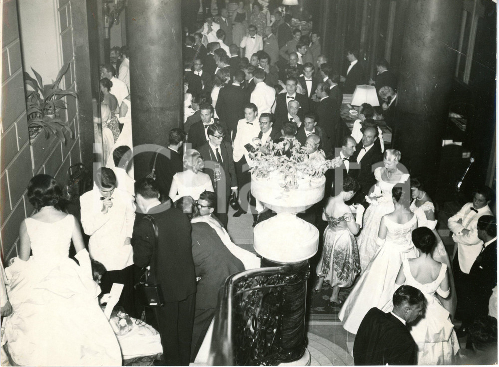 1960 ROMA - GRAND HOTEL Ballo delle debuttanti americane - Coppie al ricevimento