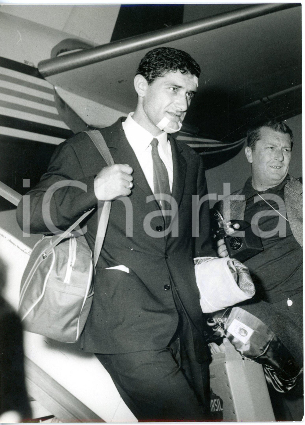 1963 MILANO MALPENSA Luigi BALZARINI infortunato dopo Coppa Intercontinentale