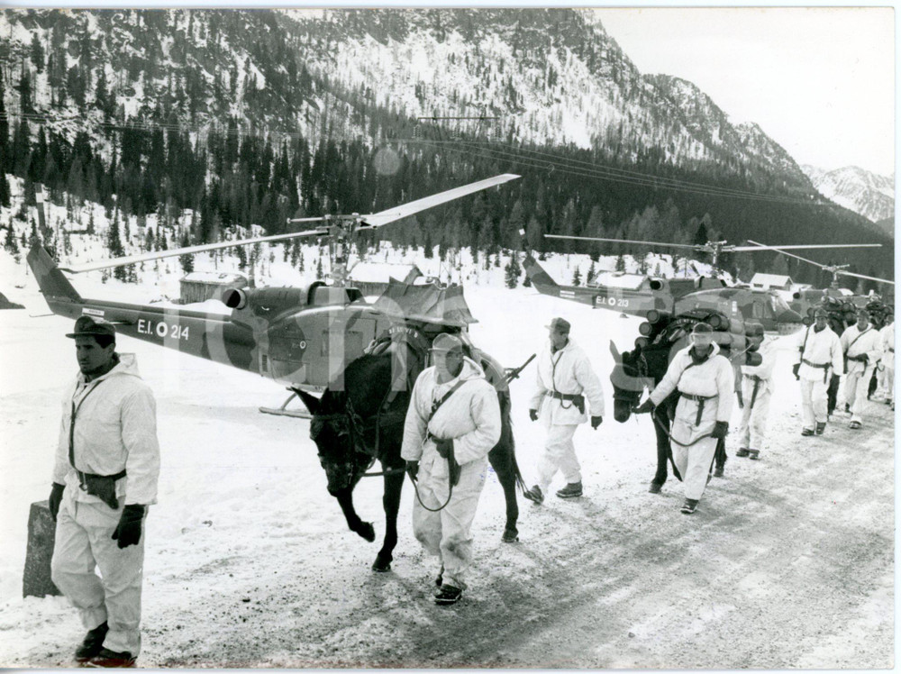 1965 ca PASSO DEL MUS Collaudo elicotteri AGUSTA-BELL 204B per trasporto ALPINI