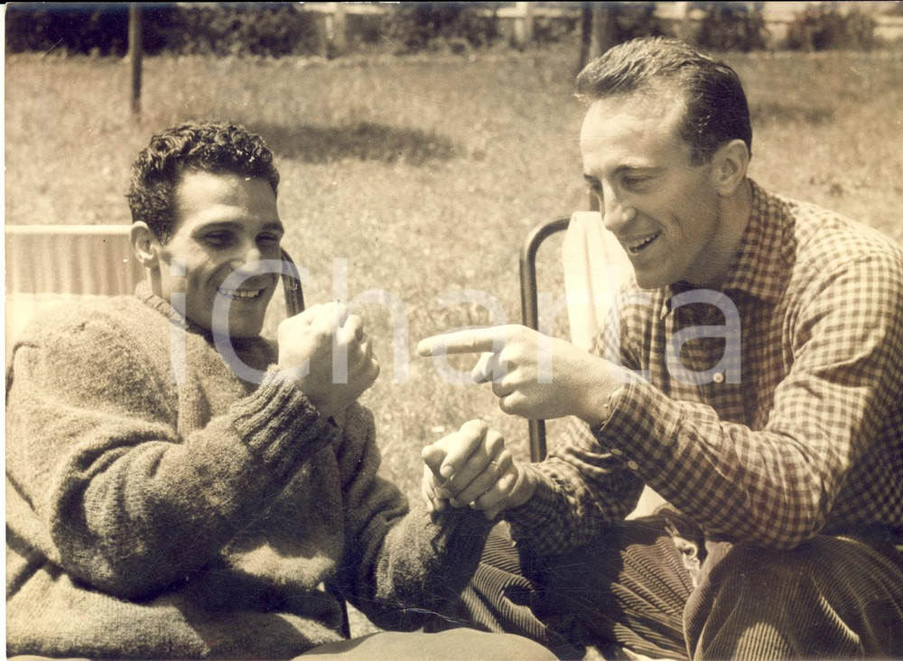 1956 POIGNY-LA-FORET Pugile Robert COHEN con il ciclista VARNAJA - Foto 18x13