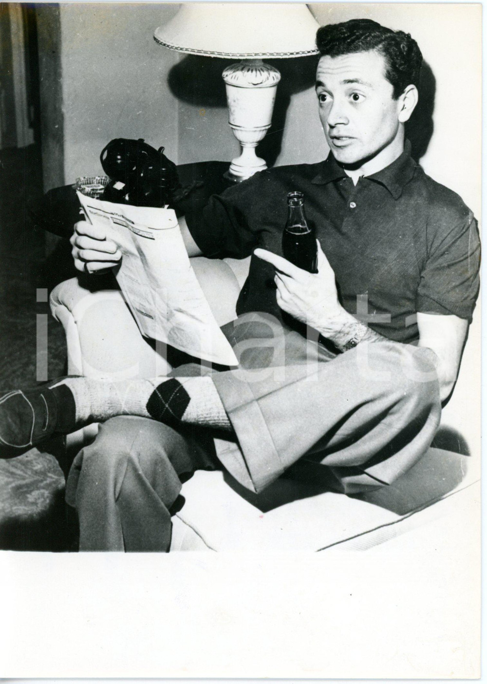 1965 MILANO Cantante Vic DAMONE nel salotto della sua casa *Foto 13x18