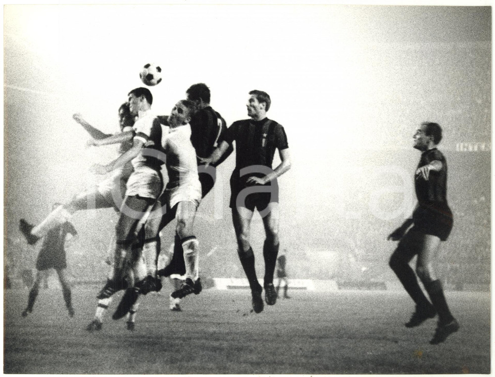 1966 MILANO CALCIO UEFA Inter-Torpedo Mosca 1-0 Mischia in area del Torpedo