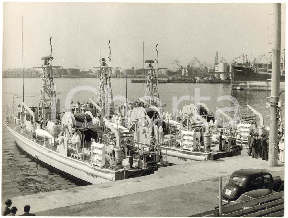 1968 GENOVA Veduta del porto con pilotine antincendio *Foto 24x18 cm