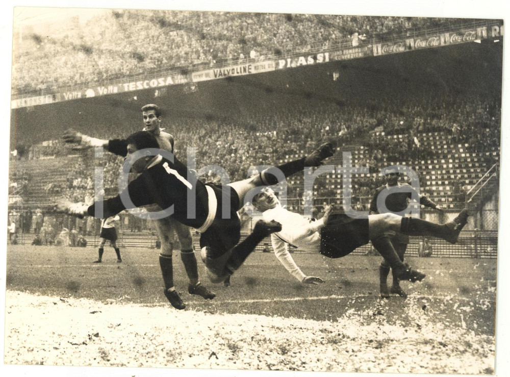 1957 MILANO CALCIO Serie A INTER-VERONA 1-0 Rovesciata di Antonio ANGELILLO 