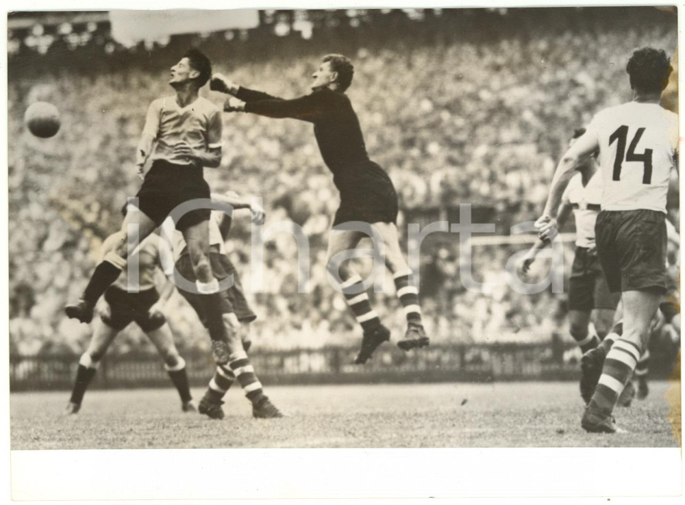1954 BERNA Mondiali Calcio URUGUAY-CECOSLOVACCHIA 2-0 Respinta Theodor REIMANN