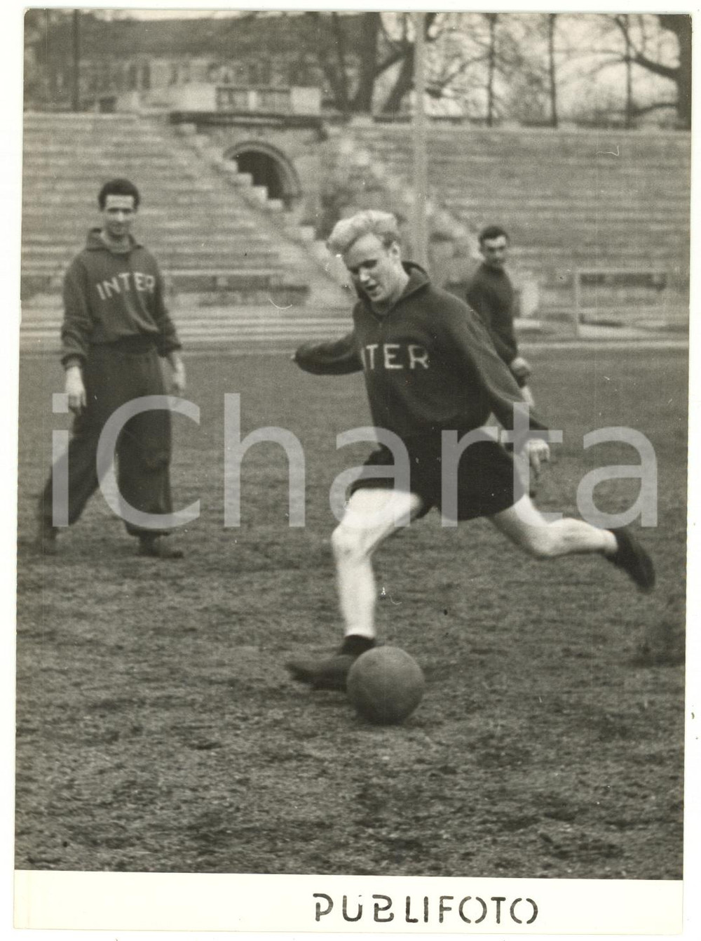 1955 ca MILANO Arena Civica CALCIO INTER - Lennart SKOGLUND in allenamento *Foto