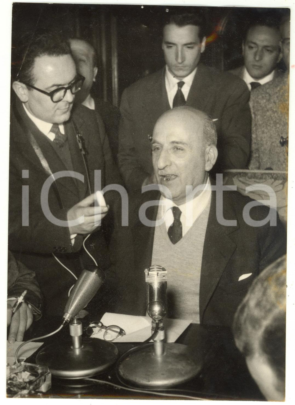 1957 ROMA Umberto TUPINI rassegna le dimissioni da sindaco *Foto 13x18 cm