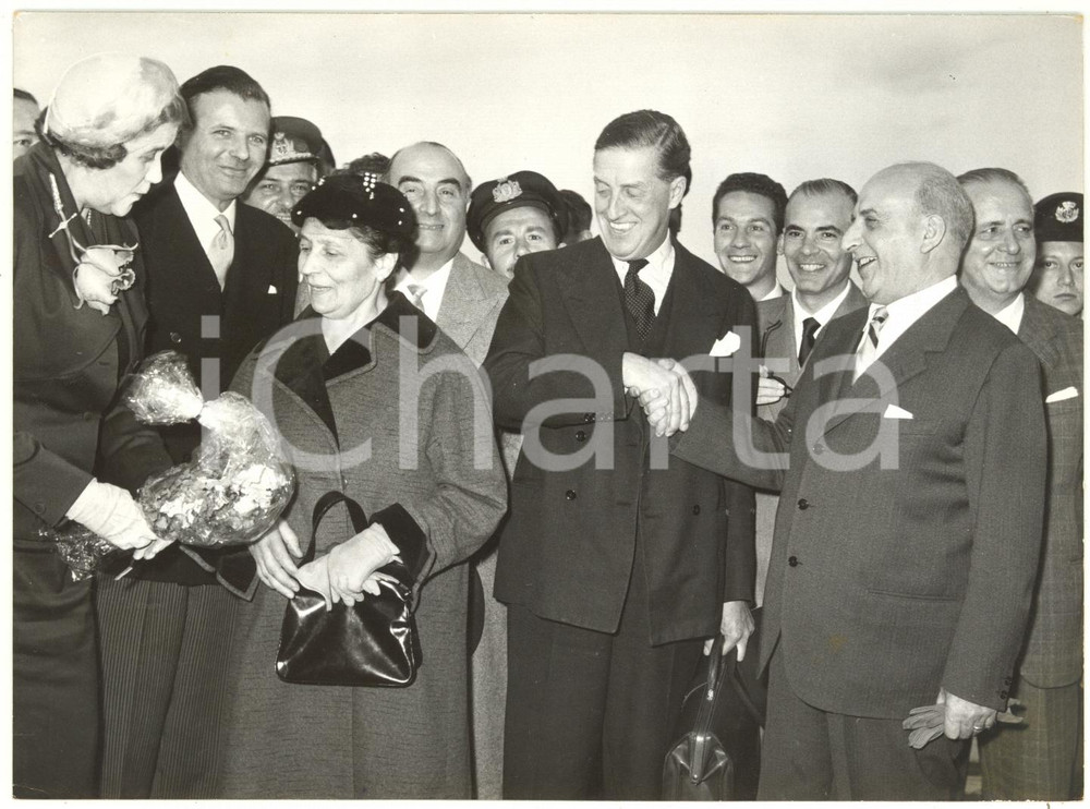 1956 ROMA Umberto TUPINI riceve Sir Cuthbert ACKROYD *Foto 18x13 cm
