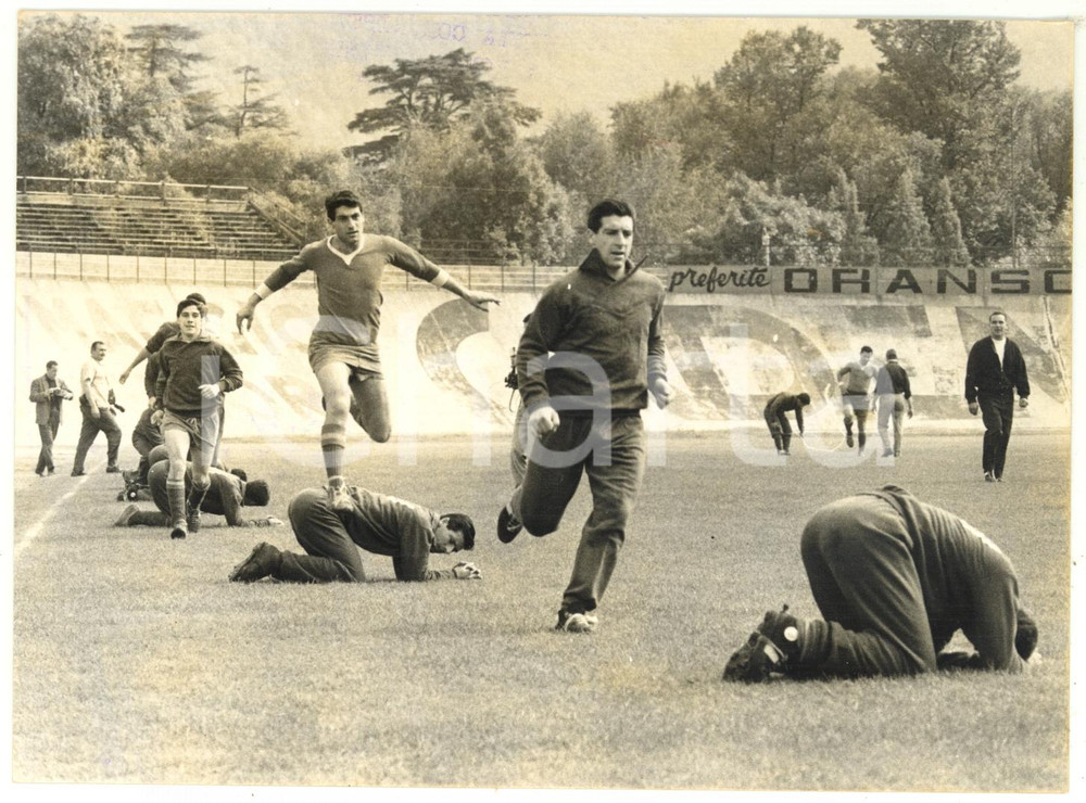 1964 COMO CALCIO Coppa del Mondo - CLUB ATLÉTICO INDIPENDIENTE in allenamento
