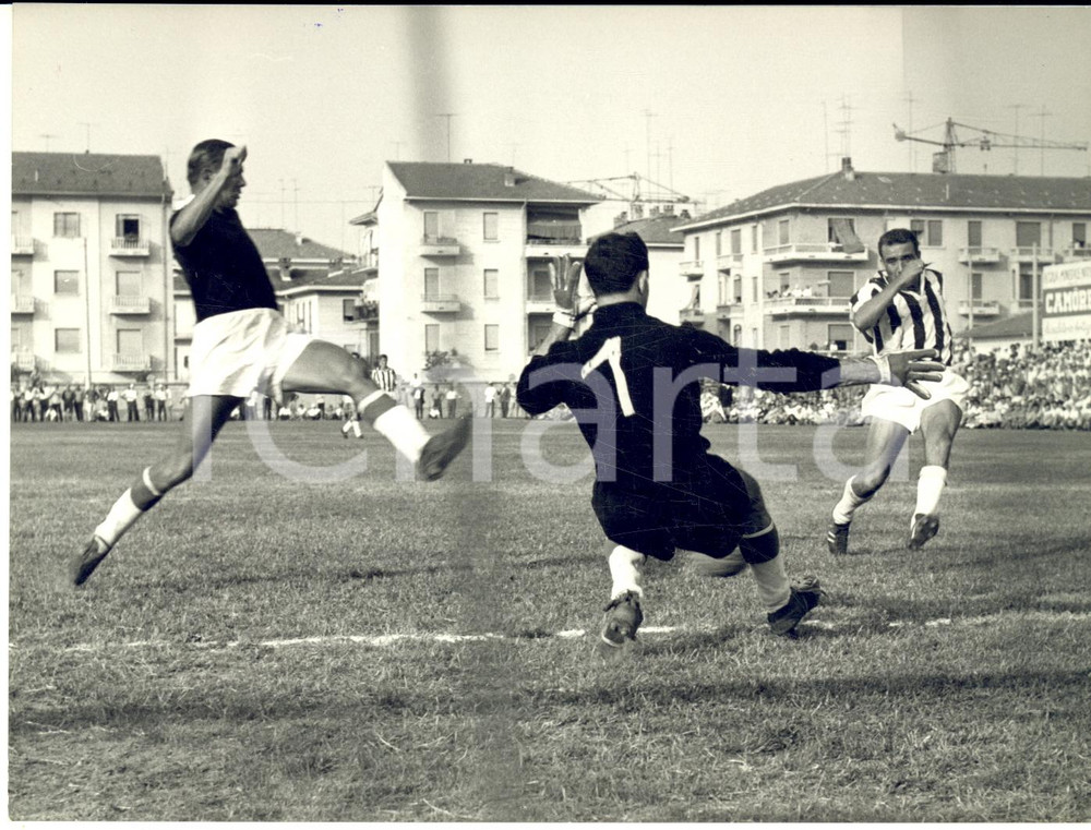 1960 ca CALCIO SERIE A JUVENTUS-TORINO Tiro di Luis DEL SOL - Foto 18x13 cm