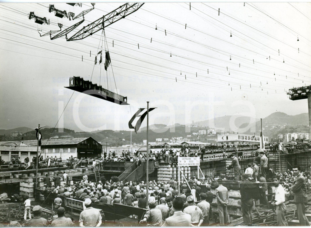 1957 GENOVA SESTRI Varo M/n HERMOSA della compagnia navale PANSUIZA - Spettatori