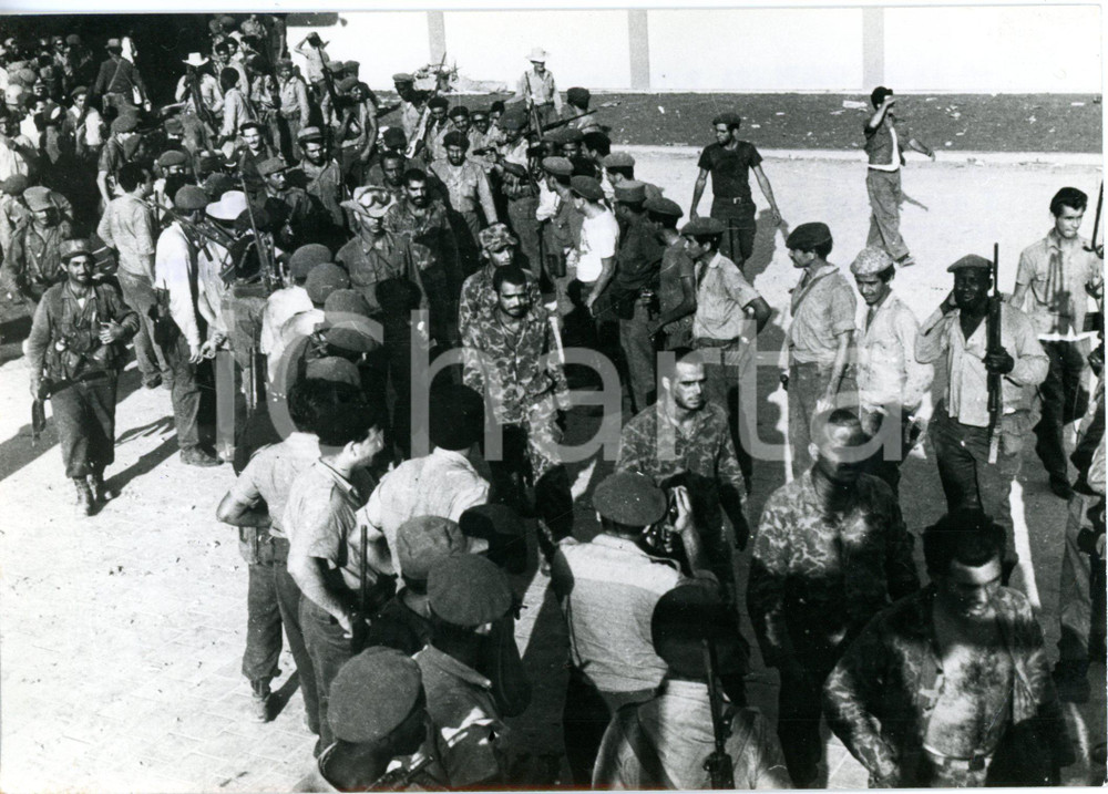 1961 CUBA INVASIONE BAIA DEI PORCI Mercenari scortati in campo di concentramento