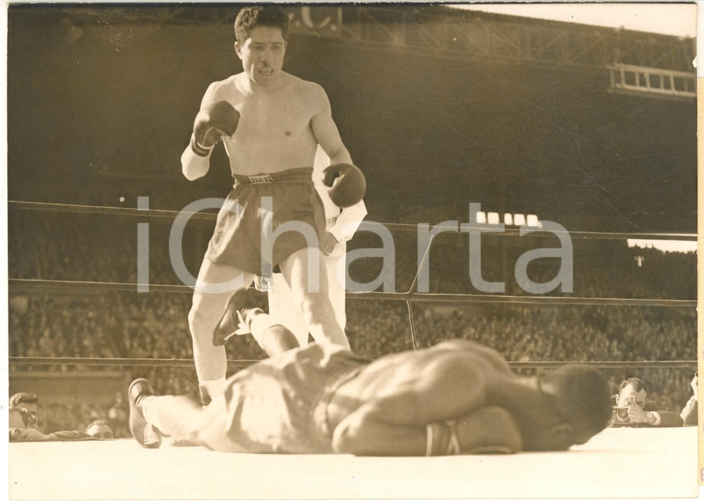 1955 PARIS Palais des Sports - BOXE - Séraphin FERRER vs Percy BASSETT *Photo