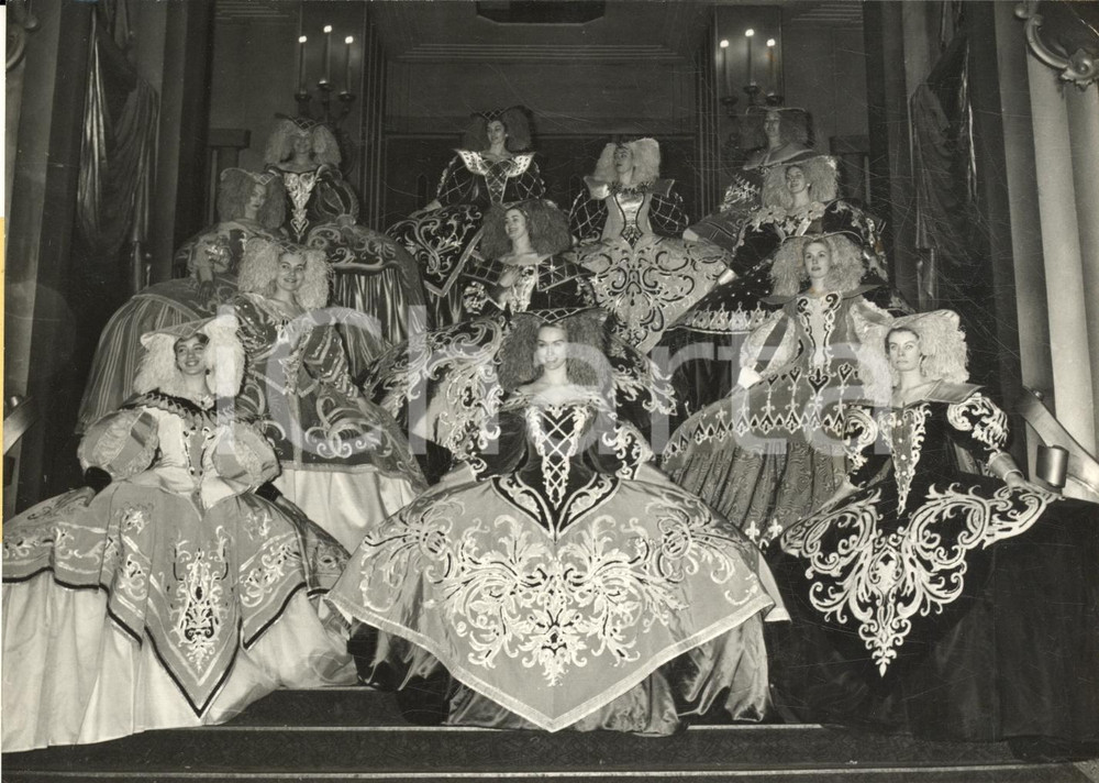 1958 PARIS FOLIES BERGERE Le tableau final de la nouvelle revue - Photo 18x13 cm