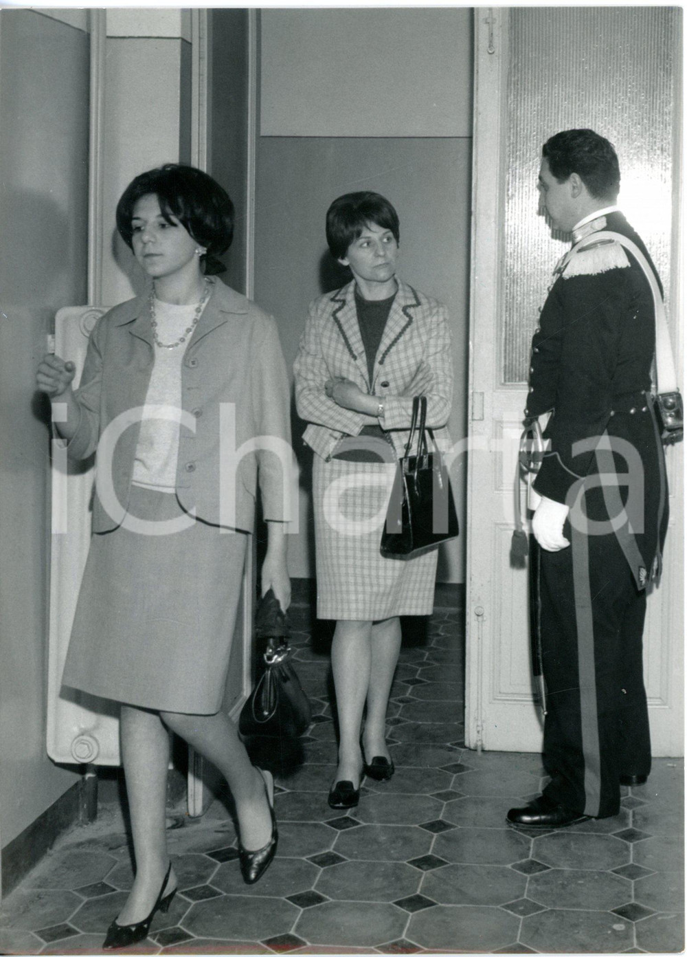 1964 IMPERIA Processo OMICIDIO DEL BITTER  Arrivo di Renata LUALDI con la figlia