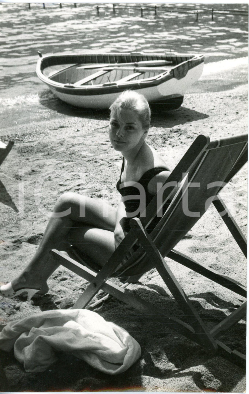 1959 PORTOFINO - L'attrice Virna LISI si rilassa in spiaggia *Foto 13x18 cm