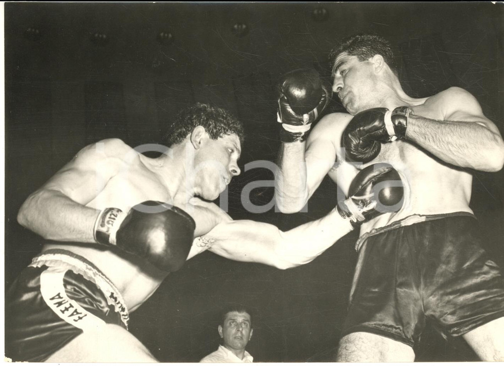 1957 BOLOGNA BOXE Palazzo dello Sport - José GONZALEZ colpisce Franco CAVICCHI 