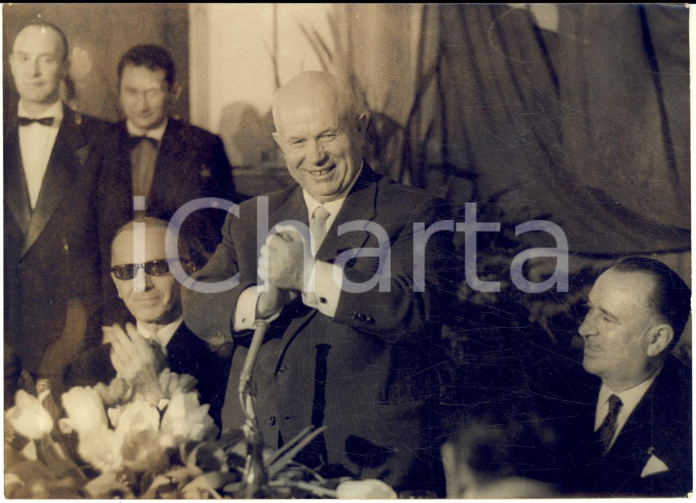 1960 PARIS Pavillon Dauphine - Nikita KRUSCEV durante il pranzo in suo onore