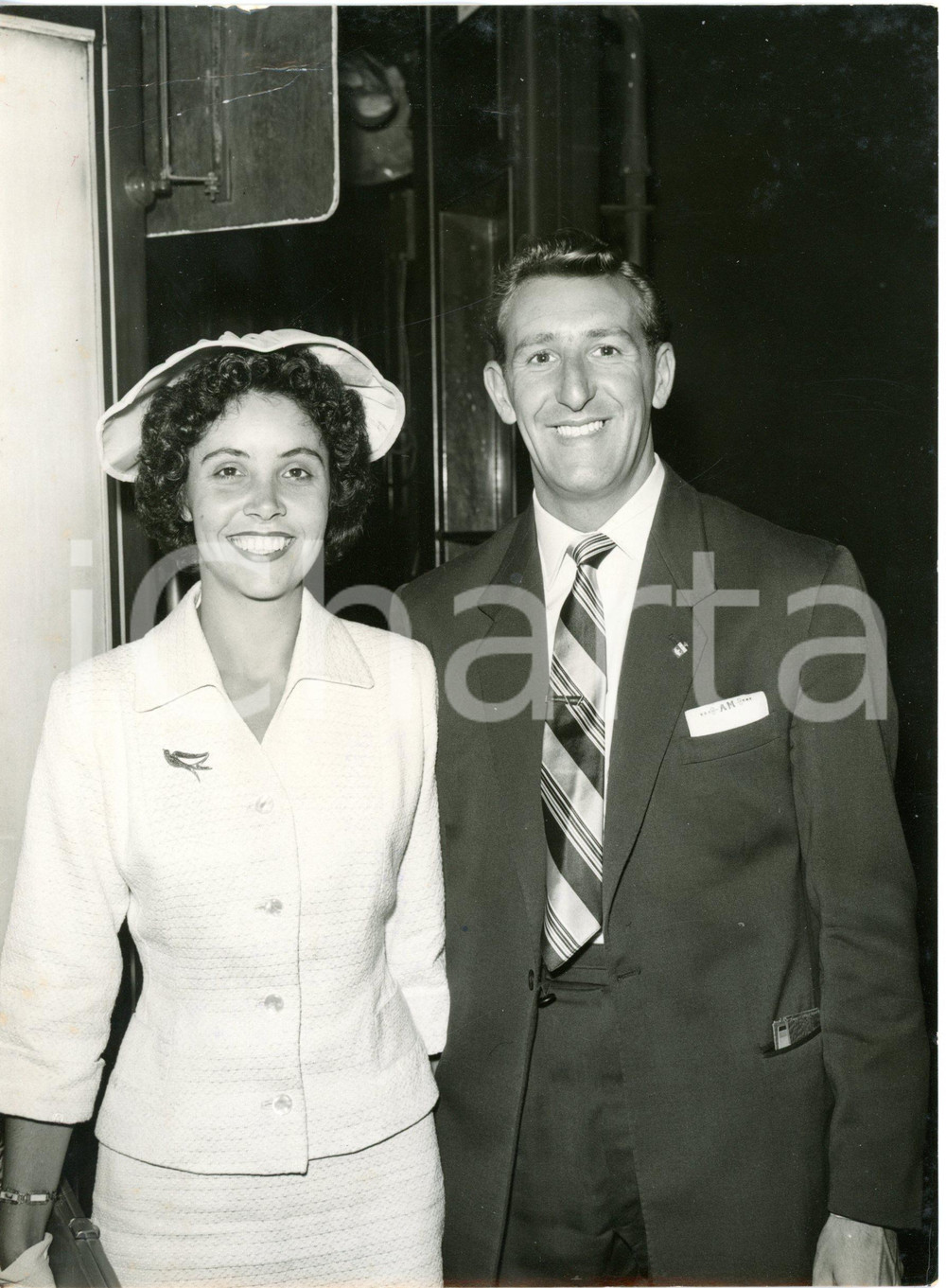 1957 LONDON Victoria Station - FOOTBALL - Anthony MARCHI with his wife Marie 