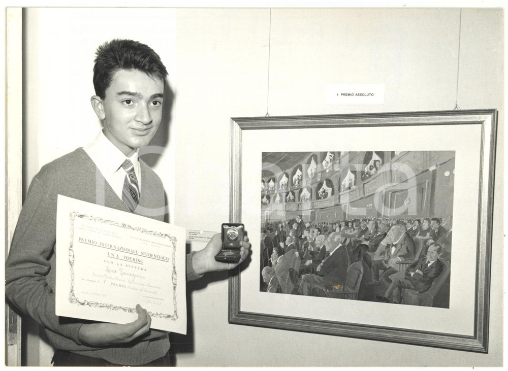 1967 MILANO Palazzo Reale - Premio INA-TOURING Il vincitore Luca ZACCAGNINI Foto