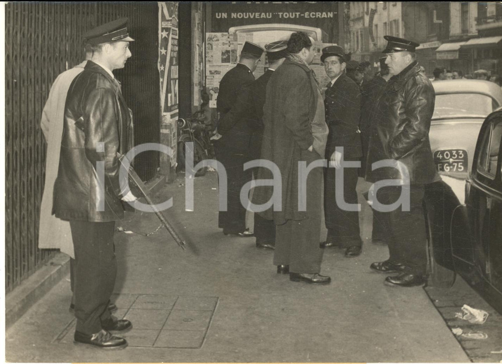1959 PARIS Faubourg du Temple - Polizia dopo attentato di terroristi algerini