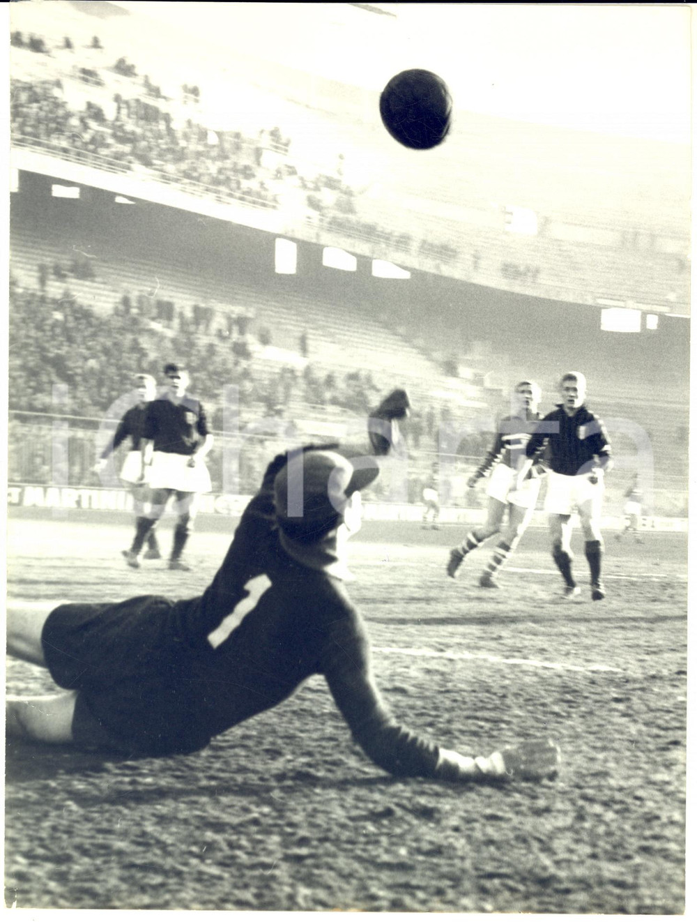 1965 ca CALCIO COPPA ITALIA MILAN-SAMPDORIA Parata di Mario BARLUZZI - Foto
