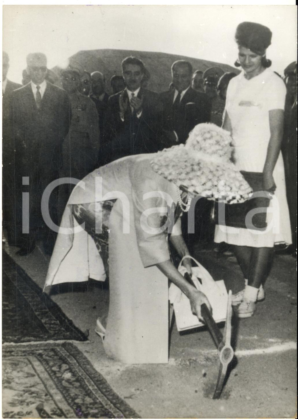 1964 TEHERAN Amjadiah Stadium - Farah DIBA pone la prima pietra *Foto 13x18