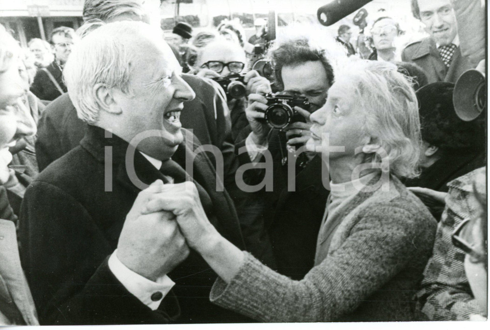 1974 CARDIFF Campagna elettorale CONSERVATIVE PARTY -  Edward HEATH tra la folla